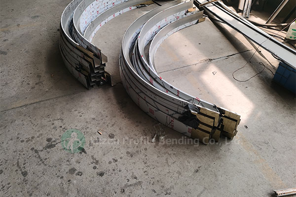 Large-scale Stainless Steel Edge Bending for Wrapping