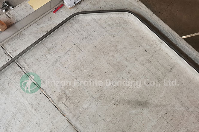 Stretch Bending of Sightseeing Vehicle Frames